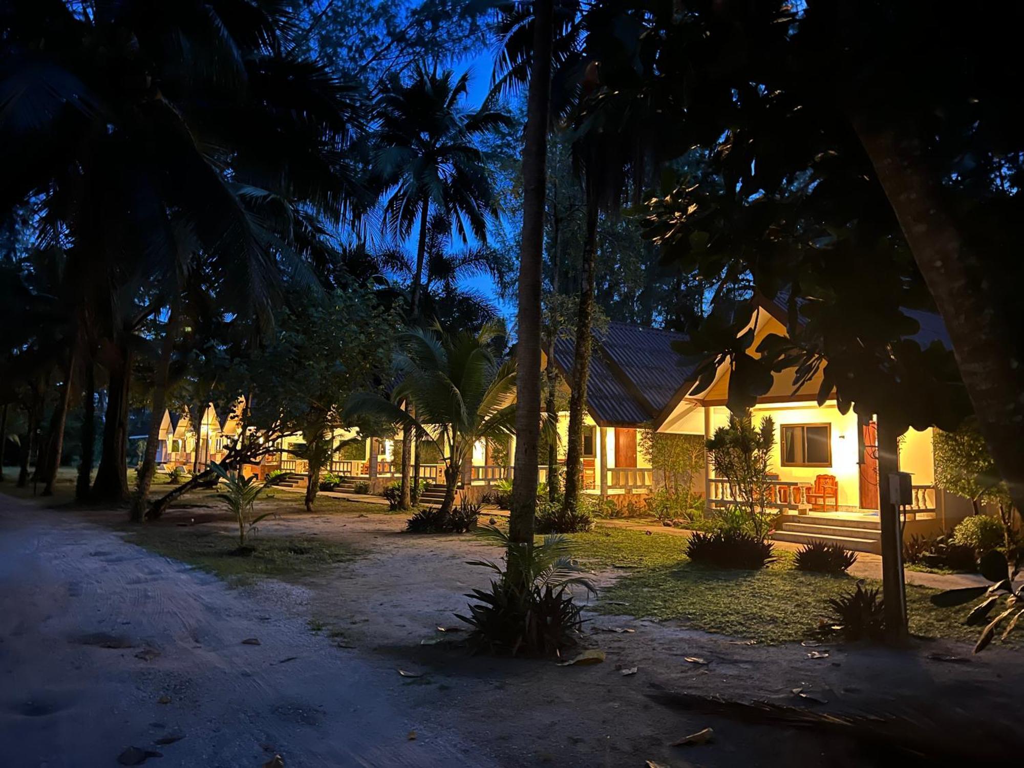 Ao Thong Beach Resort Bang Sak エクステリア 写真